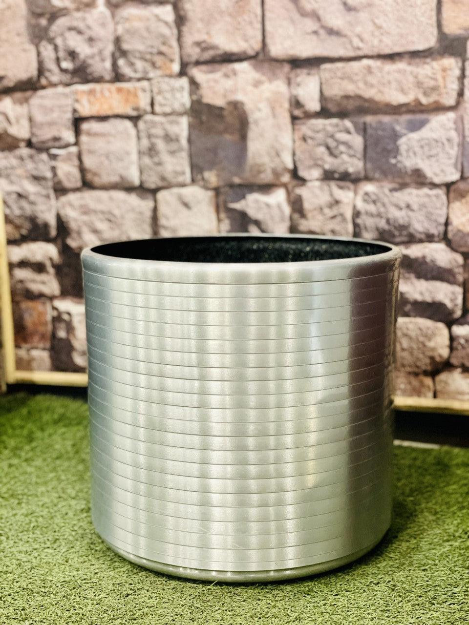 Aluminum Ribbed Planter - Silver - THE GARDEN CENTRE