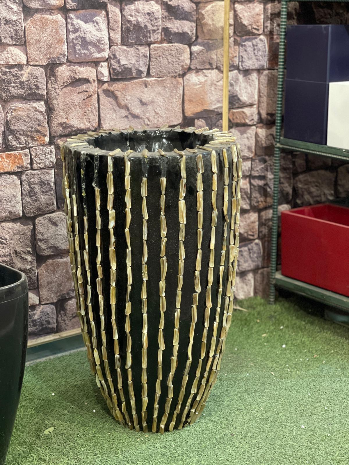 Black Gold Ribbed planter clado - THE GARDEN CENTRE